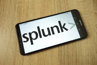  Splunk Inc company logo displayed on mobile phone.